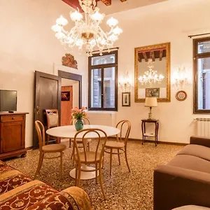 Appartement Fenice Backstage Over Canal, Venise