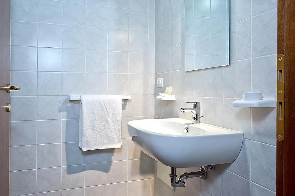Good Wine Apartments Venice Италия