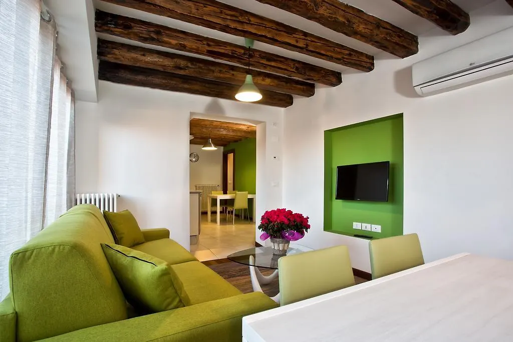 Good Wine Apartments Venise 0*,